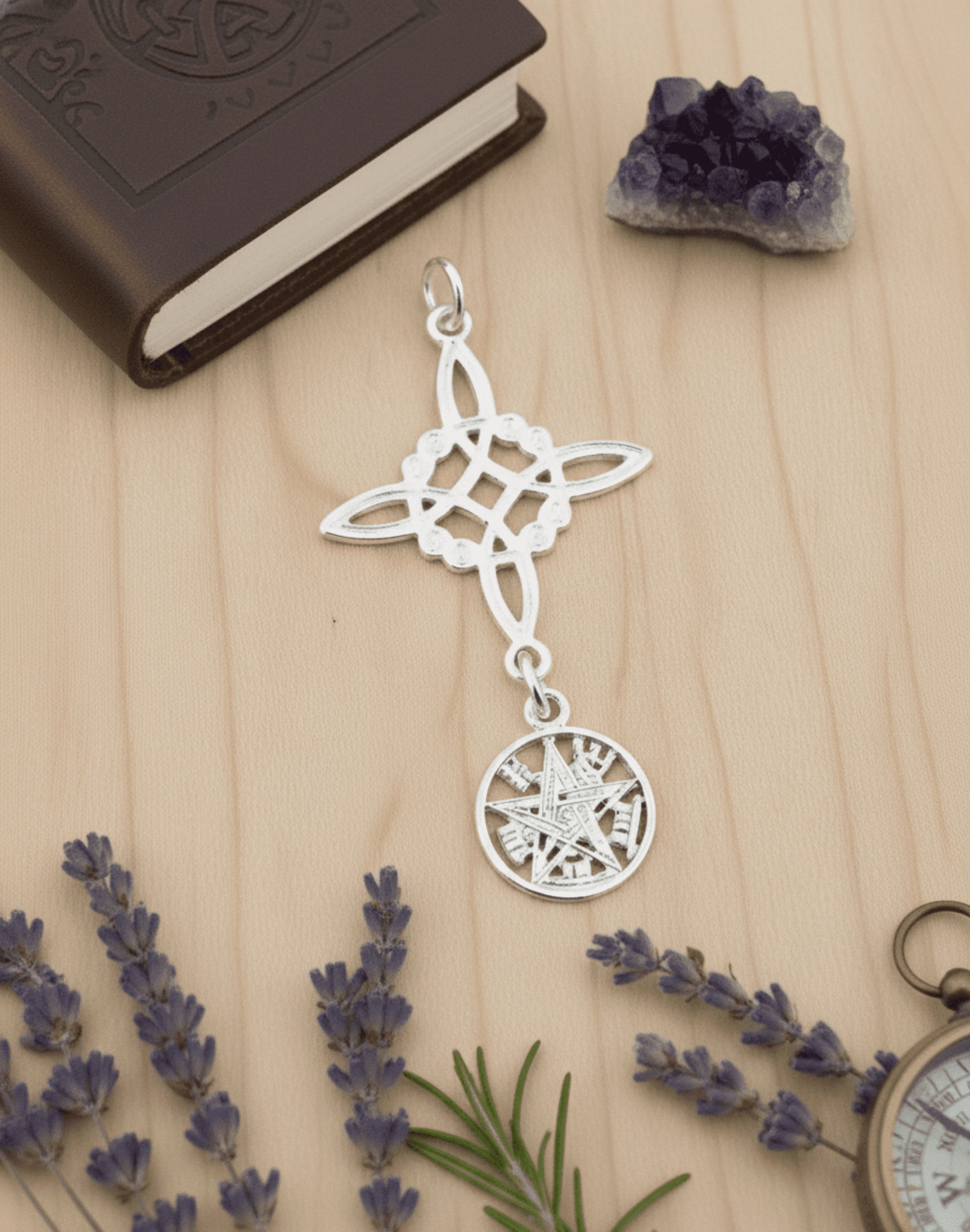 Colgante de Doble Protección: Nudo de Bruja y Tetragramatón - 1